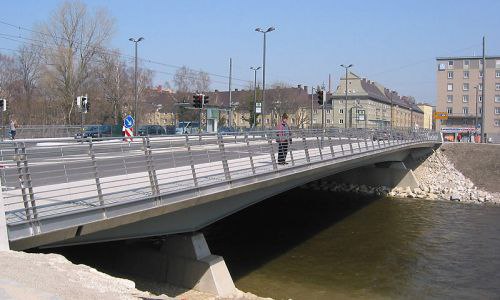 🚨 Тело обнаружено в канале Вертах: крупная полицейская операция у моста ЛуитпольдВ Аугсбурге днём в четверг произошёл трагически...