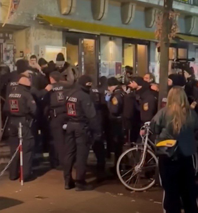 🚨 Полицейская спецоперация в City Club Augsburg: изъяты наркотики после двух лет расследованияВ Аугсбурге появились новые подроб...