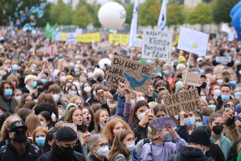 🌍 Климатический протест в Аугсбурге: на площади установят «буровую вышку»